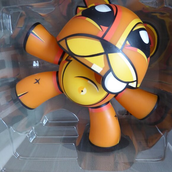 NEW 2006 6.5” LE 400 KIDROBOT ORANGE TEETER DESIGNER ART URBAN VINYL FIGURE - Picture 4 of 11